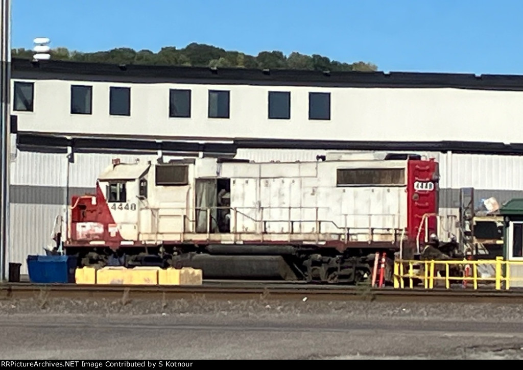 Soo Line GP40-2 still running on CP Rail St Paul MN roundhouse Oct 2024